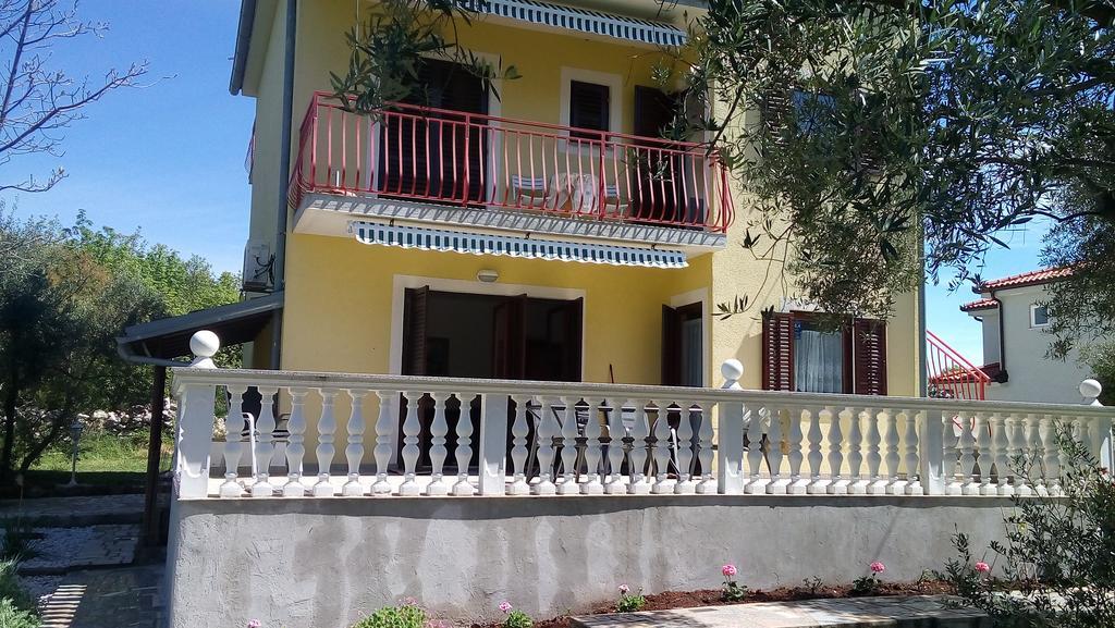 Apartments Nina Равні Екстер'єр фото